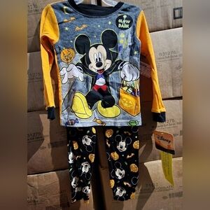 NWT 2 Piece Disney Vampire Mickey Mouse Pajama Glow In The Dark Halloween 4T New